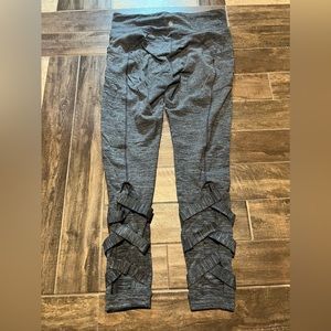 ATHLETA Gray High Rise Chaturanga Criss Cross Leggings women’s large